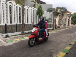 Perhatikan Hal ini Saat Berkendara Bersama Keluarga Pakai Sepeda Motor