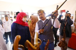Gubernur Khofifah : Desa Wisata Aeng Tong-Tong Sumenep, Warisan UNESCO dengan Mpu Keris Terbanyak di Dunia