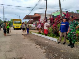 Kolaborasi BSI dan Pemkab Banyuwangi Perbaiki Jalan Pesanggaran