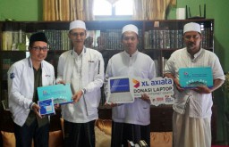 XL Axiata Donasikan Laptop Untuk 39 Ponpes di 7 Provinsi