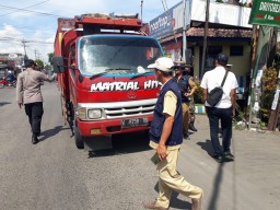 Jelang Idhul Adha, Polres Gresik Lakukan Penyekatan Hewan Kurban