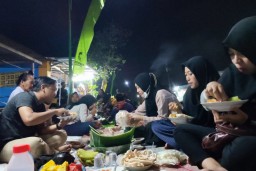 Kalangan Milenial Minati Tradisi Tumpeng Sewu di Kabupaten Banyuwangi