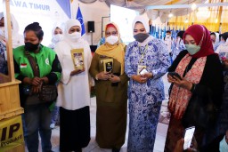 Gubernur Khofifah Ajak Iwapi Jawab Tantangan Transformasi Digitalisasi Dunia Usaha
