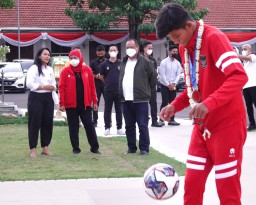 Pesan Gubernur Khofifah: Bangun Superteam Jawara AFF U-16