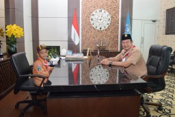 Pramuka Cilik Lamongan 'Kuasai' Ruang Kerja Bupati Yes