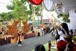 Festival Gintangan Bamboo Banyuwangi Berlangsung Meriah