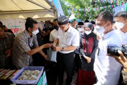 Menko Luhut Hadiri Simposium dan Expo UMKM Pesantren