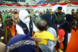 Gubernur Dampingi KSAD Tinjau Program Penurunan Stunting di Gresik