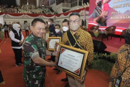 Kasad Tunjuk PT Smelting Jadi Bapak Asuh Anak Stunting di Gresik