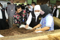 Gubernur Luncurkan 15 Unit Truk Koperasi Kareb Bojonegoro