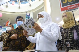 Khofifah Gelorakan Pentingnya Berliterasi Dasar Hingga Digital