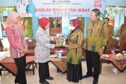 Bupati Lamongan Pak Yes Launching Sekolah Orang Tua Hebat dan Sekolah Lansia Tangguh