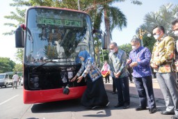 Gubernur Luncurkan Bus Listrik Merah Putih E-Inobus