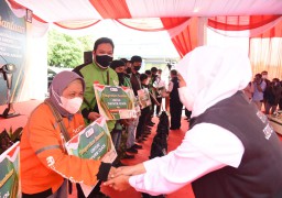 Gubernur Khofifah: Penyaluran Perlindungan Sosial Dipercepat untuk Ringankan Beban Masyarakat