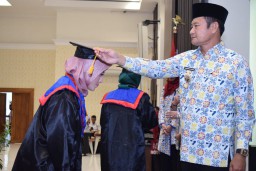 Pak Yes Kembali Wisuda 173 Orang Tua Hebat Lamongan