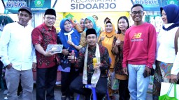 Bupati Sidoarjo Berikan Bantuan Modal Kepada 1.891 Kelompok Usaha Perempuan