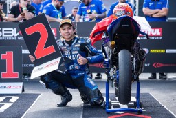 Wahyu Nugroho Raih Podium ke-2 Balap R3 bLU cRU European