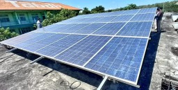 Gubernur Jatim Resmikan PLTS Atap 7.500 W di Ponpes Tarbiyatut Tholabah Lamongan