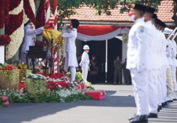 Khofifah Undang Masyarakat Meriahkan Upacara Hari Jadi ke-77 Provinsi Jatim di Gedung Negara Grahadi