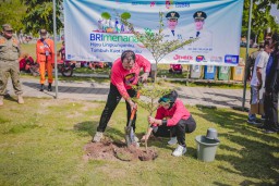 Tanam Pohon, Bupati Jember Resmikan World Cleanup Day