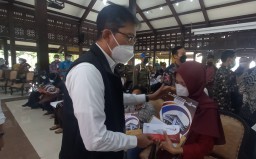 Bank Jatim Serahkan Santunan ke Keluarga Korban Kanjuruhan Rp 525 Juta