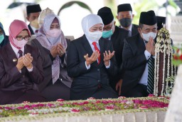 Ziarah ke Makam Bung Karno di Blitar Gubernur Khofifah Sebut Jadi Energi Positif Kebangkitan Jatim