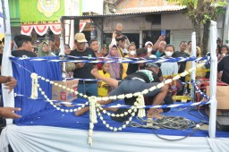 Tradisi Okol Menganti Gresik Awalnya Minta Hujan, Kini Jadi Tradisi