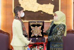 Gubernur Khofifah Terima Kunjungan Dubes Swedia, Bahas Rencana Investasi Sektor Transportasi Publik