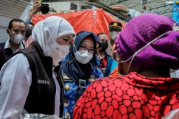 Gubernur Ajak Wabup Gresik Blusukan ke Pasar, Pantau Harga Pangan