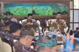 Sambangi Pemkab Sidoarjo, Bupati Gresik Ajak Jajarannya Pelajari Program Pembangunan