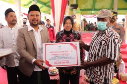 Bupati Gresik Apresiasi Bantuan Mesin Perahu Nelayan Lumpur dari Mensos