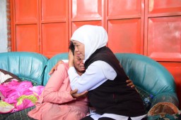 Khofifah : Pemprov Siapkan Lahan Untuk Relokasi dan BTT untuk Bangun Rumah Warga Terdampak Longsor Trenggalek