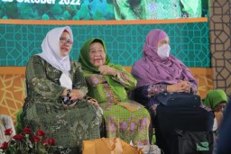 Bu Min Bersholawat Bersama Muslimat NU Jatim