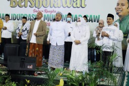 Bupati Gresik Peringati Maulid Nabi Muhammad Bareng Ribuan Guru