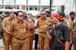 Pemprov Jatim Hentikan Sementara OP Telur dan Daging Ayam