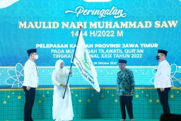 Khofifah Lepas Keberangkatan Kafilah Jatim ke MTQ di Banjarmasin