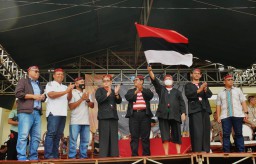 Sekdaprov Jatim Adhy Karyono Buka Grand Final Karapan Sapi