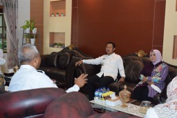 Pak Yes Jadi Responden Pendataan Regsosesk di Pendopo Lamongan