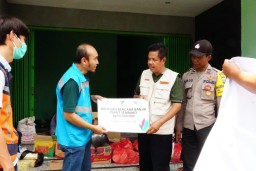 PLN Peduli Serahkan 1.500 Paket Sembako Korban Banjir Jatim