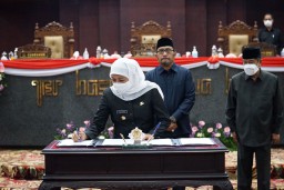 Gubernur Bersama DPRD Jatim Sepakati 4 Raperda