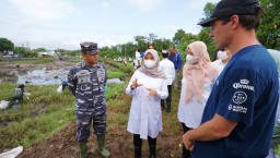 Banyuwangi Pasang Sungai Watch 100 Jaring Cegah Sampah Masuk Laut