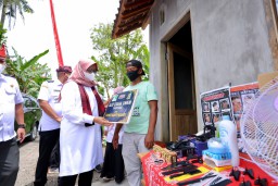 Program Bunga Desa di Barurejo,Bupati Ipuk Genjot UMKM