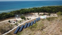 PLN Bangun PLTS Off Grid di 16 Lokasi Kepulauan