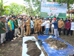 Pupuk Kaltim Edukasi Petani Ponorogo Pembuatan Pupuk Kompos