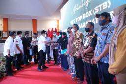 Pemkot Surabaya Bagikan 10 Ribu STB Gratis