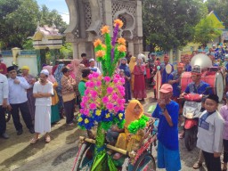 Tradisi Endhog-endhogan Meriahkan Perayaan Maulid Nabi di Banyuwangi