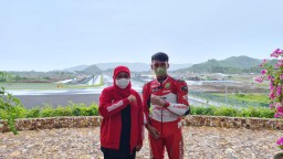 Mario Aji Sebut Khofifah Berperan Besar dalam Kesuksesannya di Moto3 2022