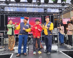 Cukup Sim Card Luar Negeri dan e-KTP, Livin’ by Mandiri Langsung Aktif