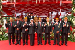 Gubernur Khofifah Ajak Maknai Hari Pahlawan dengan Bangun Karakter Mau Memberi Yang Terbaik Bagi Bangsa Dan Negara