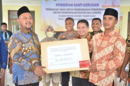 Pemkab Gresik Beri Ganti Rugi Pembebasan Tanah Untuk Bangun Sistem Pengendalian Banjir